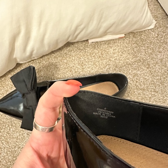 Bow pointed ballet flats in black patent leather. - Picture 5 of 5